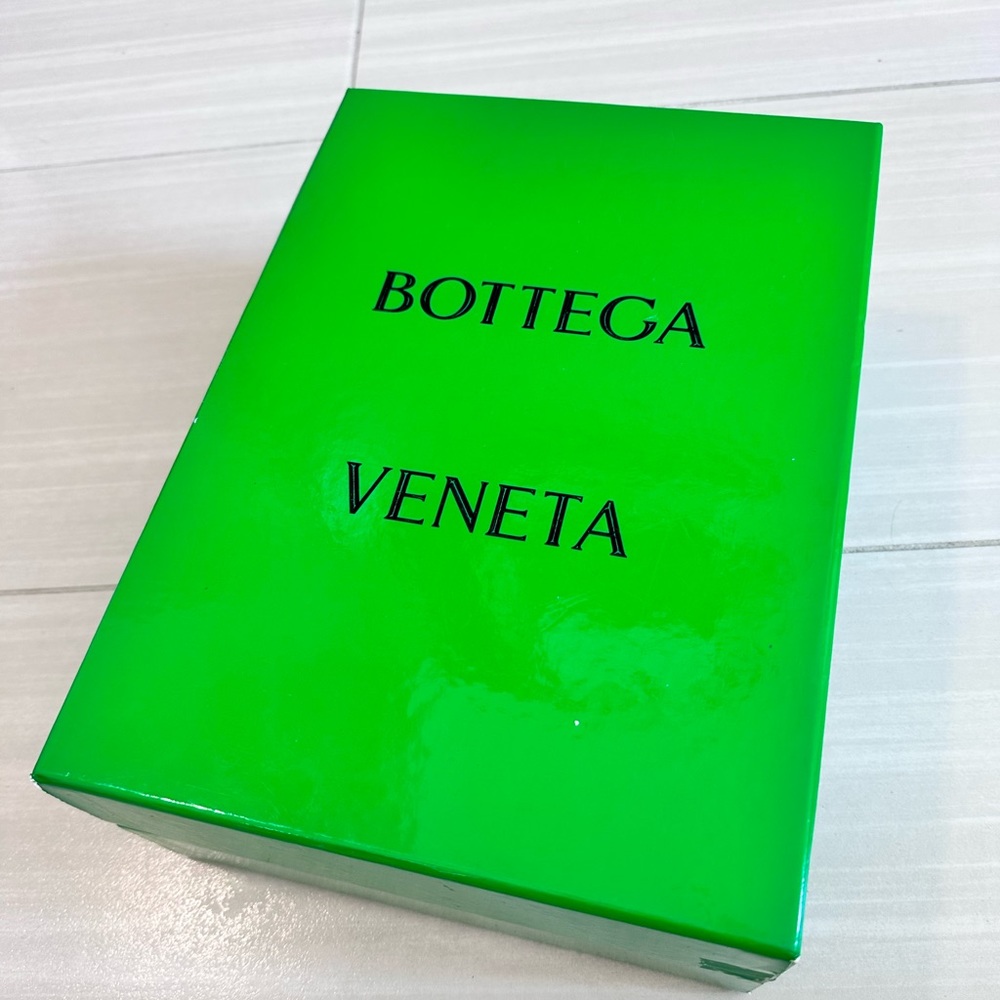 Bottega Veneta - Picture 6 of 10